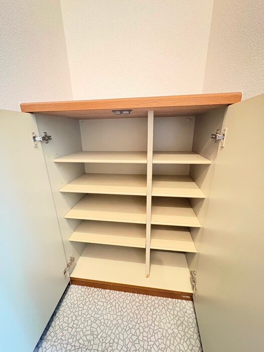 物件内観写真5　(靴箱)