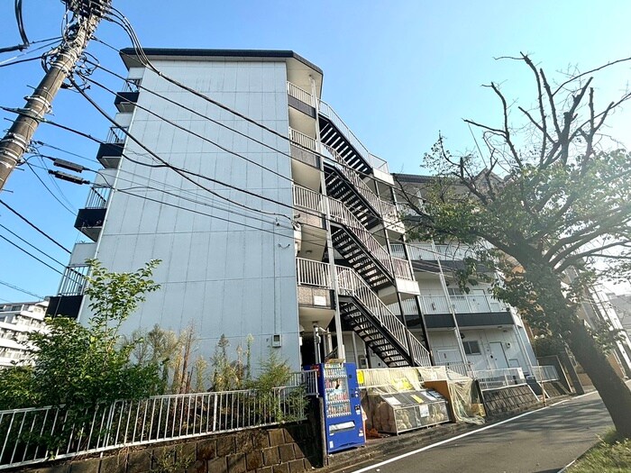 物件外観写真4　(エントランス部分)