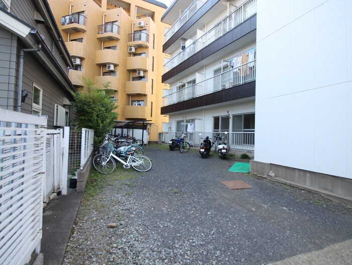 物件外観写真6　(駐輪場)