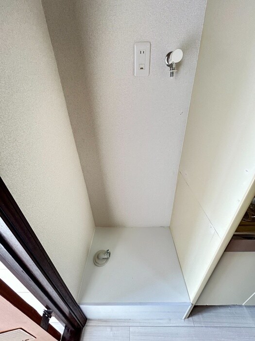 物件内観写真11　(洗濯機置場)
