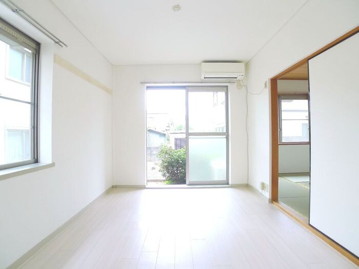 物件内観写真8　(室内からの展望)