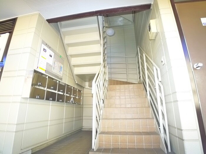 物件外観写真4　(エントランス部分)