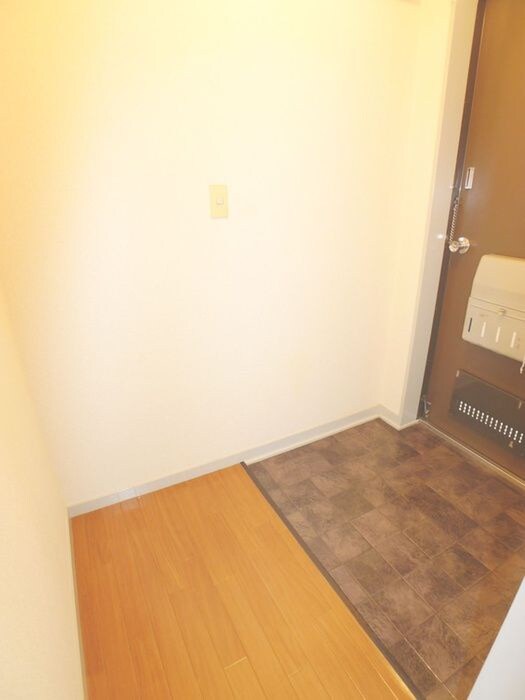 物件内観写真13　(玄関)