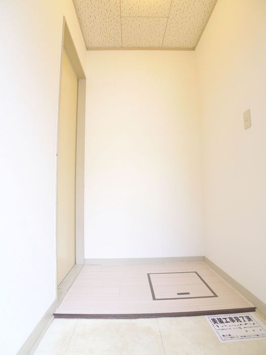 物件内観写真16　(玄関)