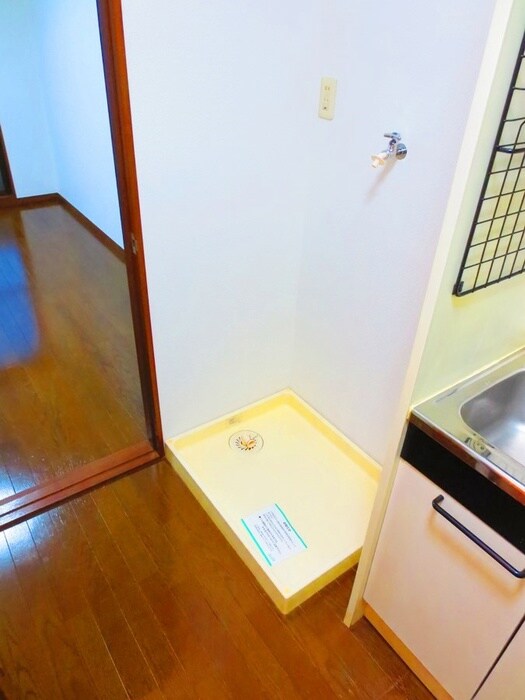 物件内観写真13　(洗濯機置場)