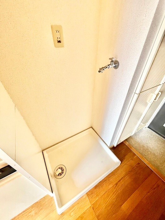 物件内観写真14　(洗濯機置場)