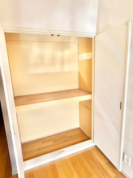 物件内観写真15　(収納)