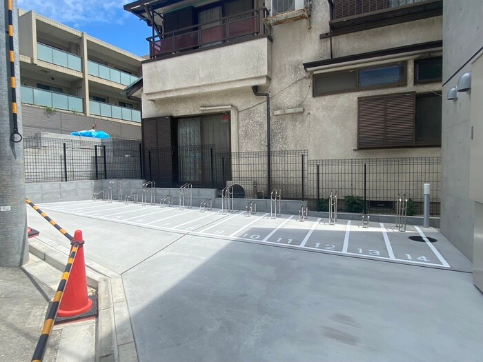 物件外観写真5　(駐輪場)