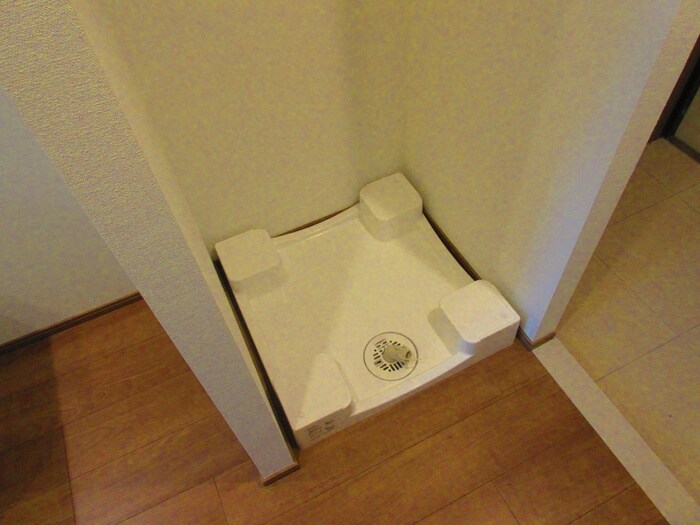 物件内観写真11　(洗濯機置場)