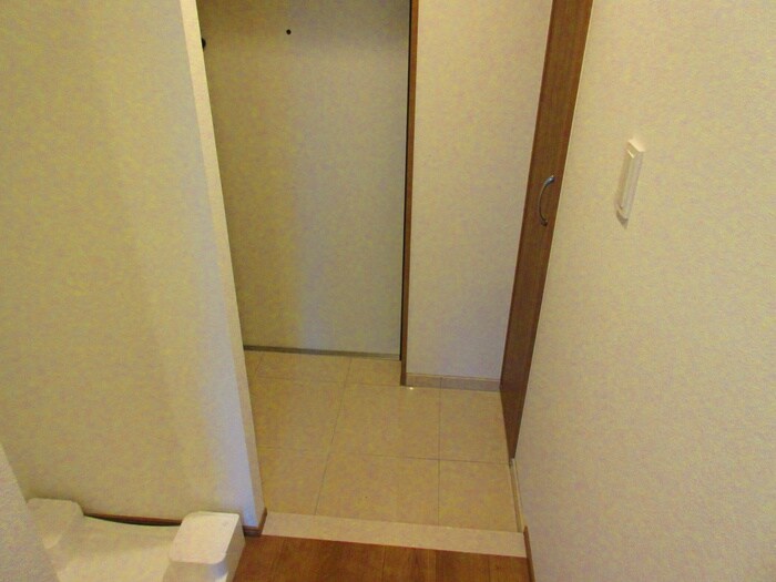 物件内観写真13　(玄関)