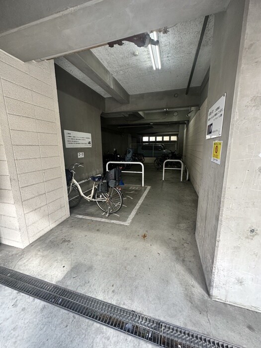 物件外観写真5　(駐輪場)