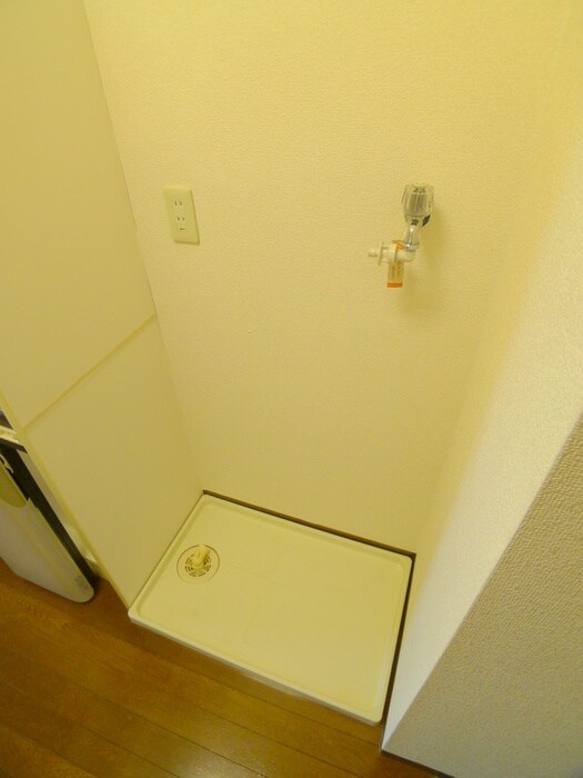 物件内観写真12　(洗濯機置場)