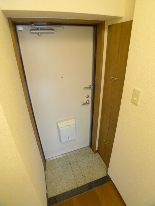 物件内観写真16　(玄関)