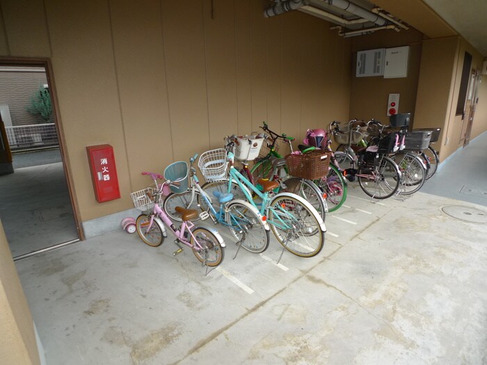 物件外観写真6　(駐輪場)