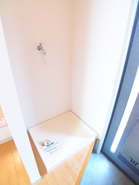 物件内観写真10　(洗濯機置場)