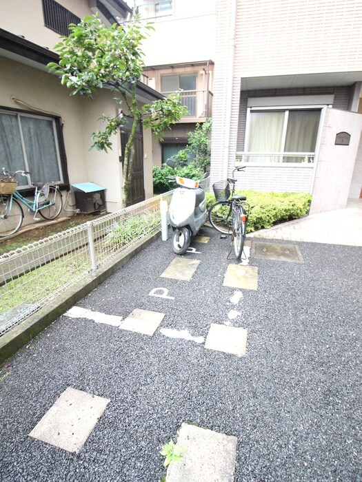 物件外観写真5　(駐輪場)