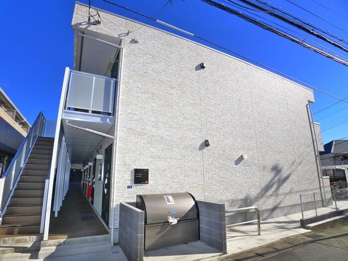 物件外観写真3　(エントランス部分)