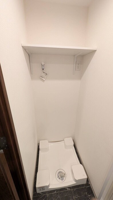 物件内観写真15　(洗濯機置場)