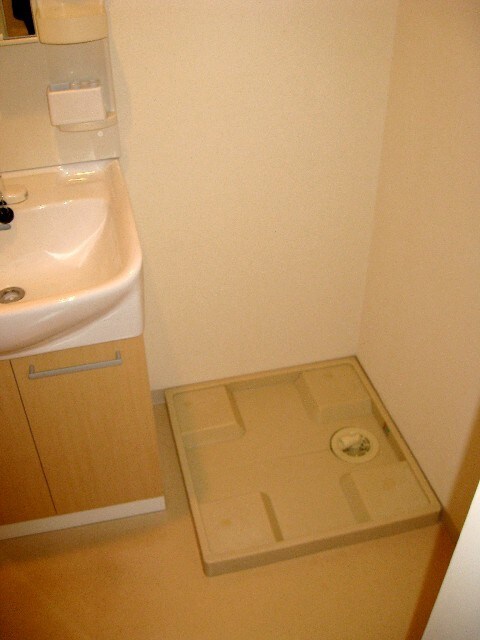 物件内観写真9　(洗濯機置場)