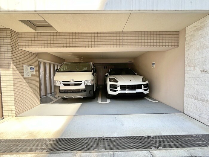 物件外観写真5　(駐車場)