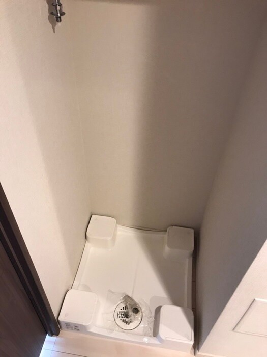 物件内観写真12　(洗濯機置場)