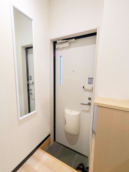物件内観写真13　(玄関)