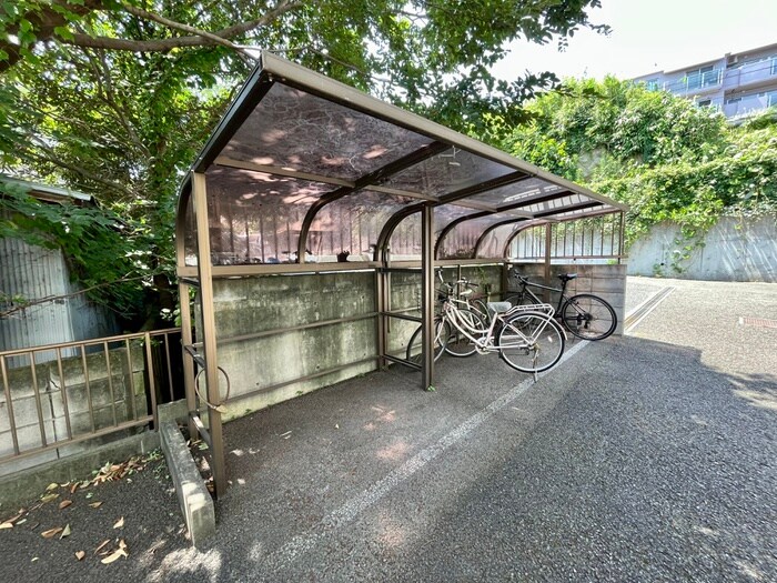 物件外観写真4　(駐輪場)