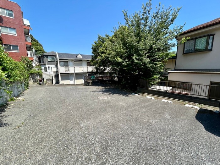 物件外観写真5　(駐車場)