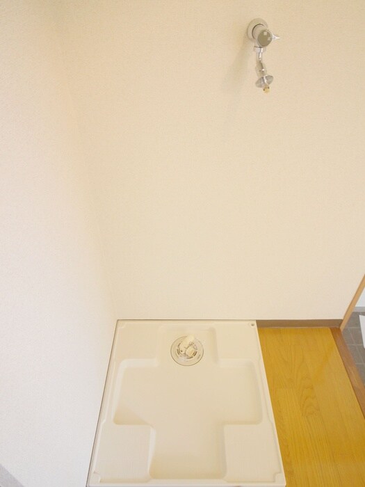 物件内観写真11　(洗濯機置場)