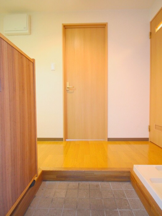 物件内観写真15　(玄関)