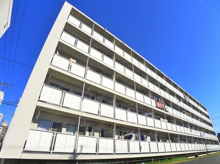 ビレッジハウス検見川５号棟外観写真
