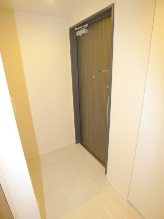 物件内観写真16　(玄関)