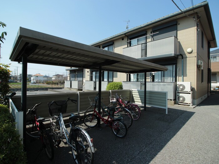 物件外観写真4　(駐輪場)