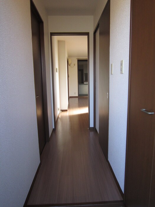 物件内観写真12　(玄関)