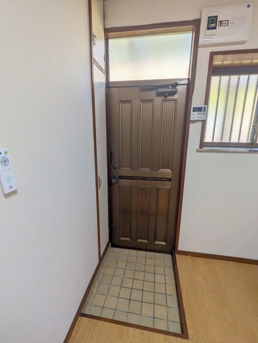 物件内観写真15　(玄関)