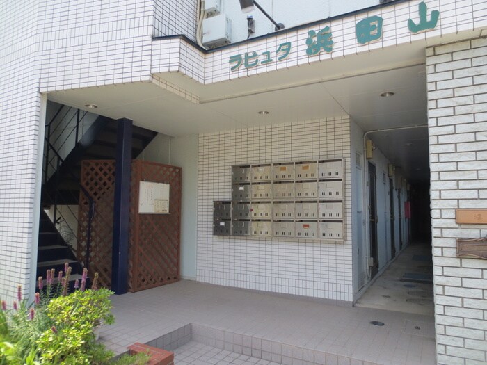 物件外観写真3　(エントランス部分)