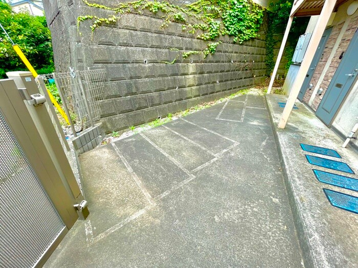 物件外観写真5　(駐輪場)