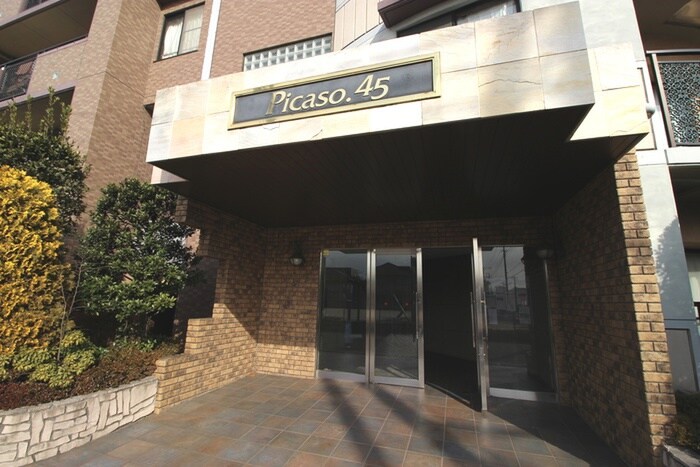 物件外観写真2　(エントランス部分)