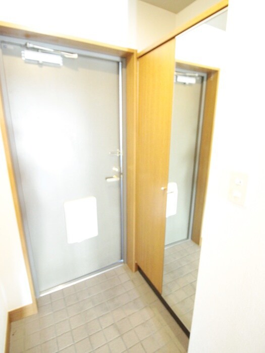 物件内観写真7　(玄関)