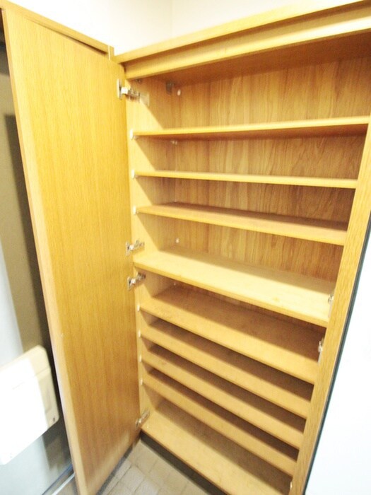 物件内観写真8　(靴箱)