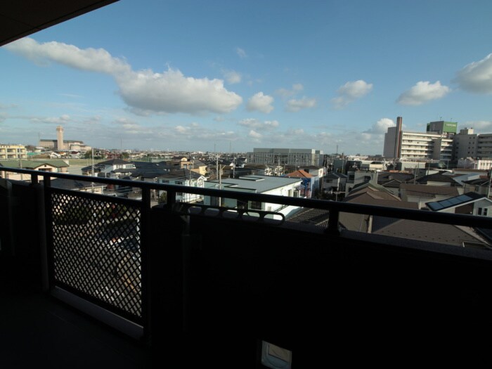 物件内観写真8　(室内からの展望)