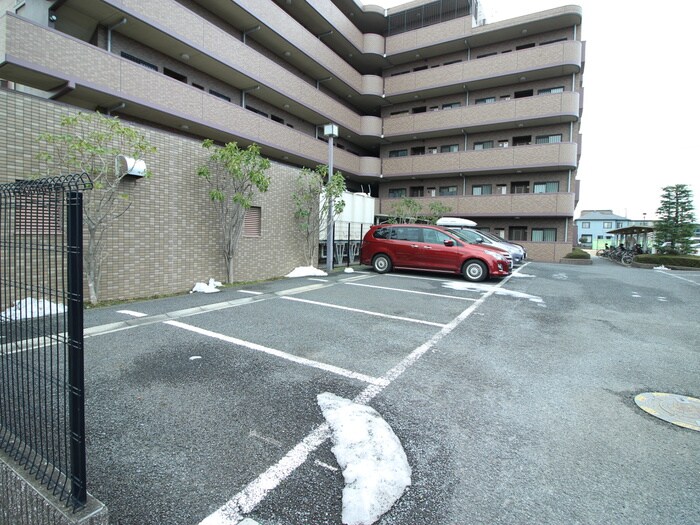 物件外観写真6　(駐車場)