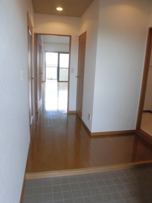 物件内観写真10　(玄関)