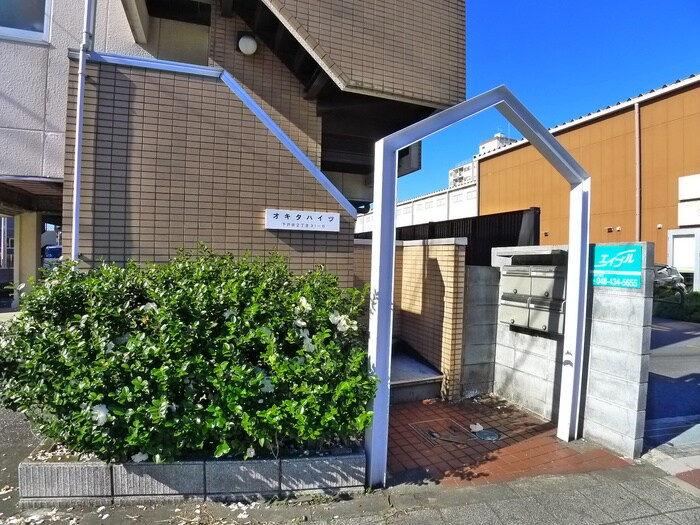 物件外観写真3　(エントランス部分)