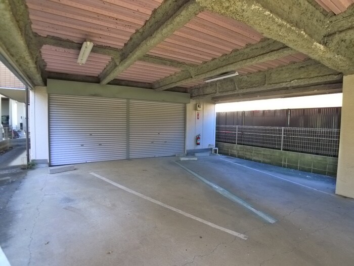 物件外観写真4　(駐車場)