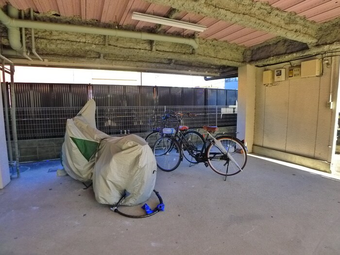 物件外観写真5　(駐輪場)