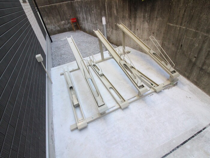 物件外観写真6　(駐輪場)