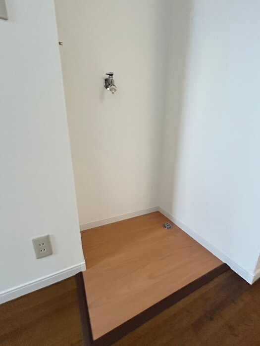 物件内観写真16　(洗濯機置場)