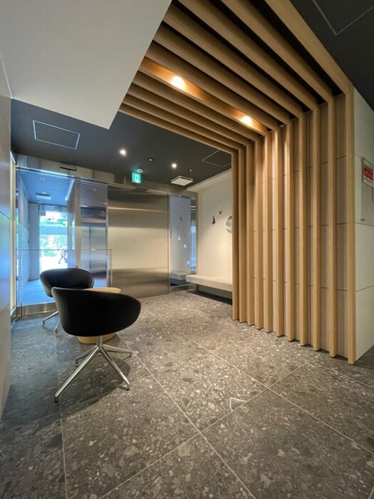 物件外観写真6　(エントランス部分)