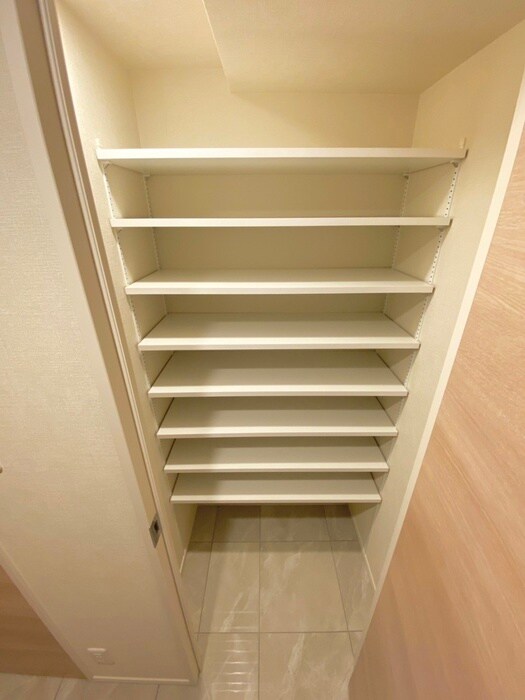 物件内観写真15　(靴箱)
